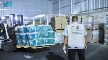قافلة إغاثية سعودية جديدة تدخل قطاع غزة محملة بمساعدات عاجلة للسكان